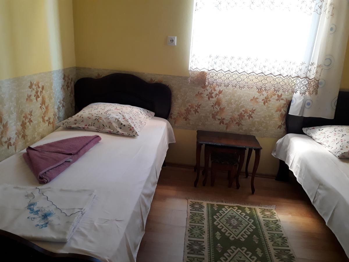 Guest House Nino Μπατούμι Εξωτερικό φωτογραφία