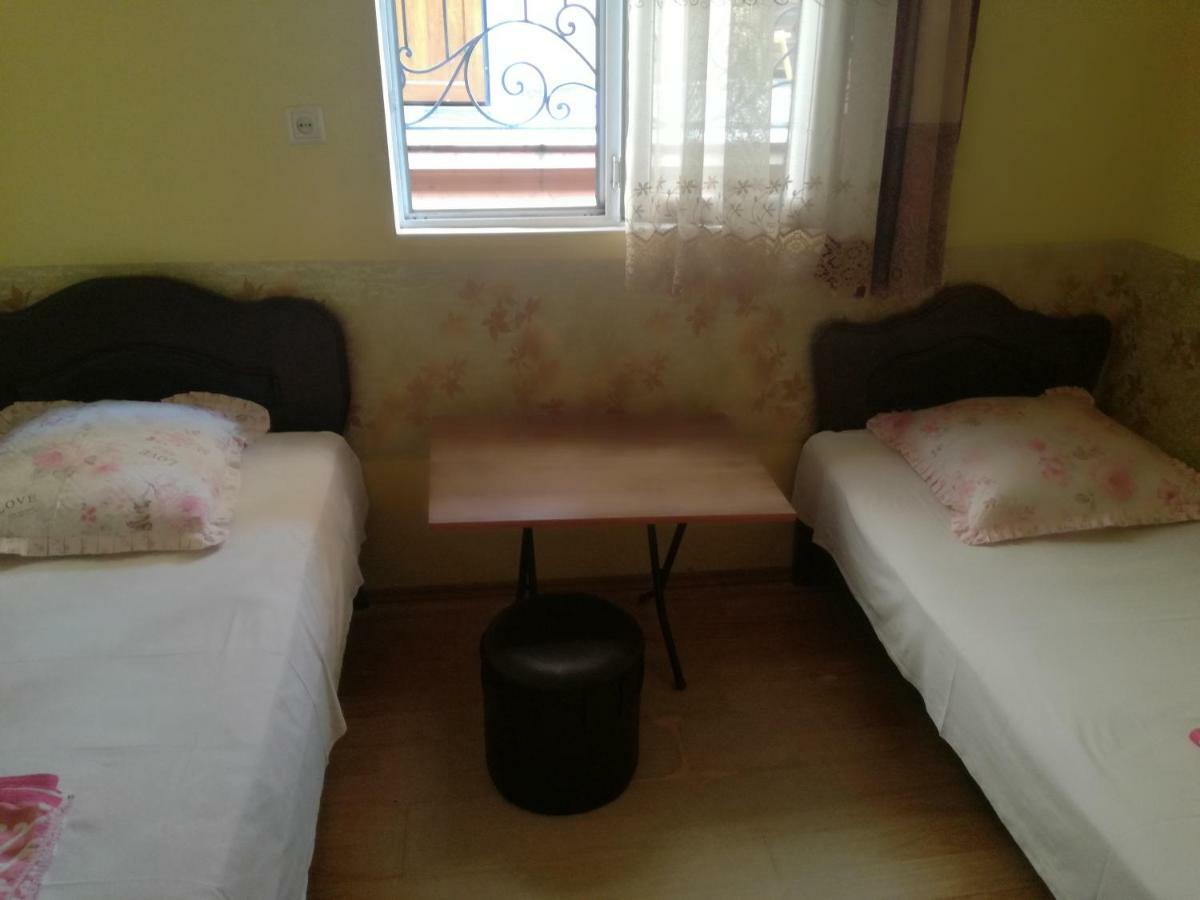 Guest House Nino Μπατούμι Εξωτερικό φωτογραφία