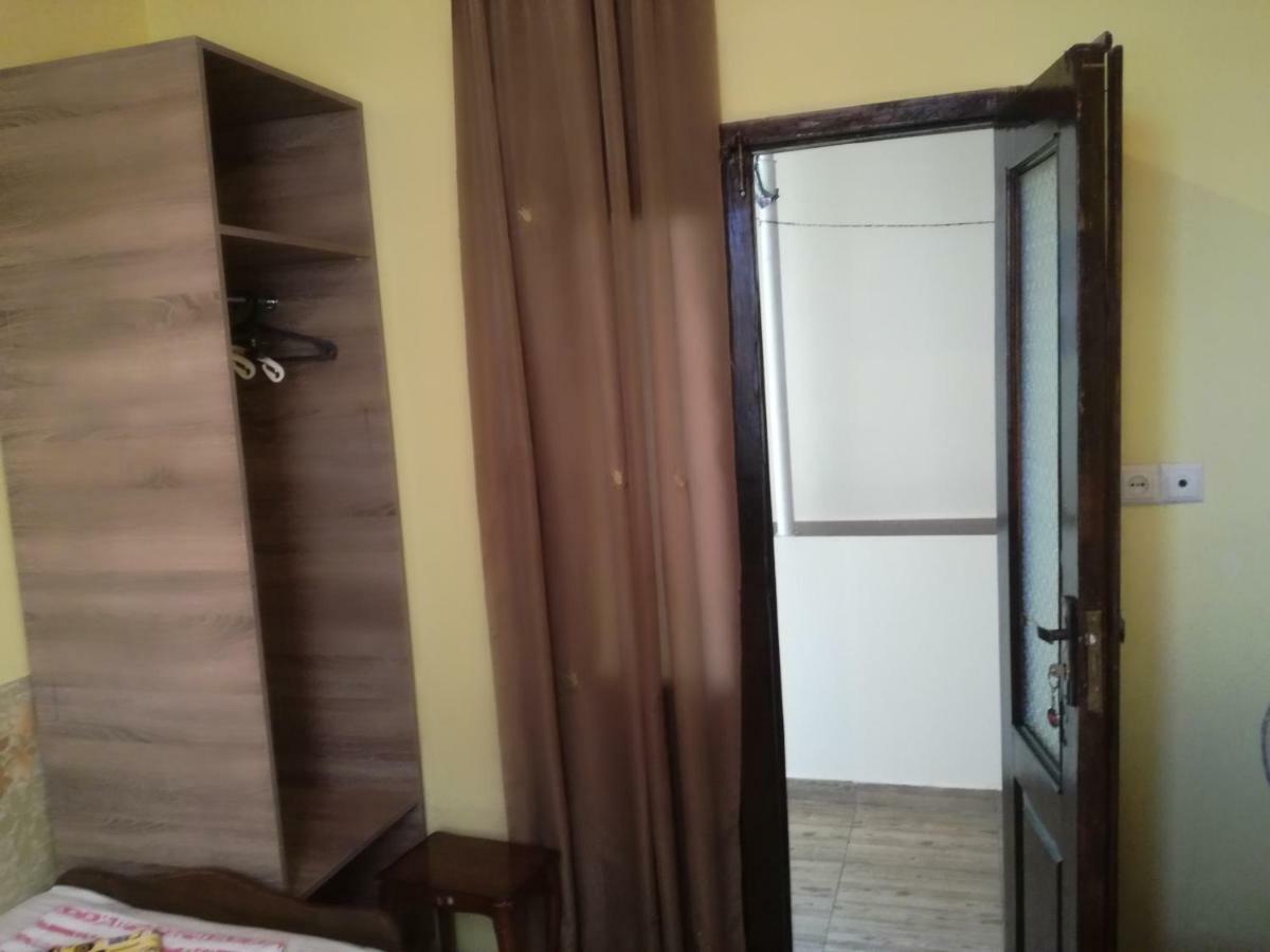 Guest House Nino Μπατούμι Εξωτερικό φωτογραφία