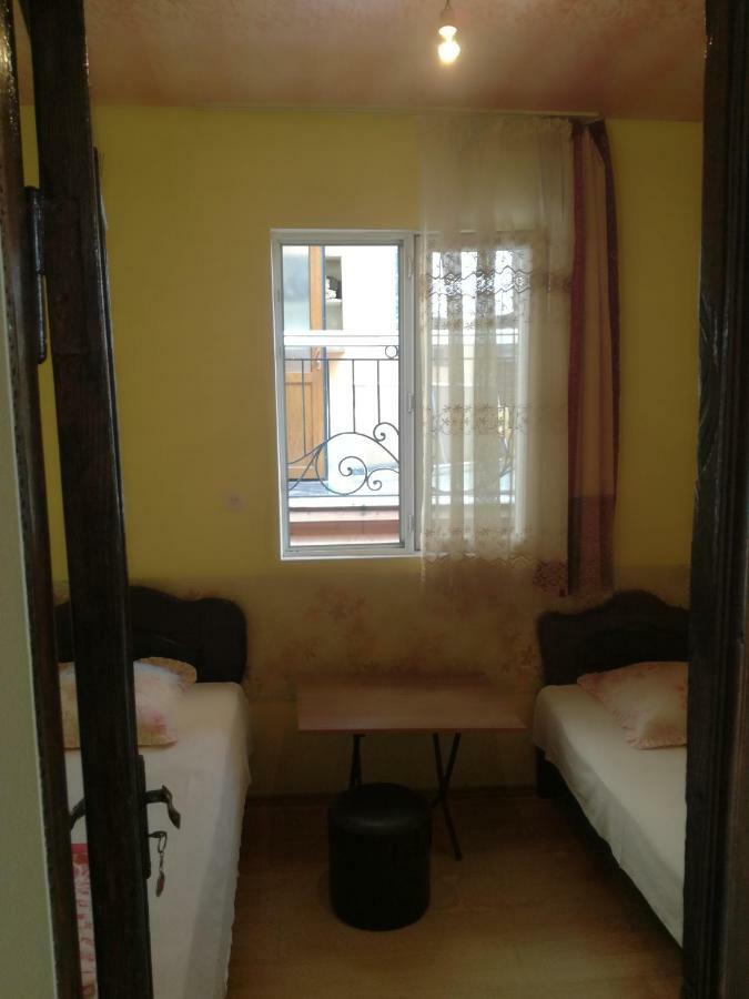 Guest House Nino Μπατούμι Εξωτερικό φωτογραφία